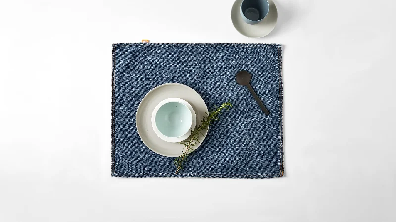 Plush Pillows for a Cozy BedFreja Placemat