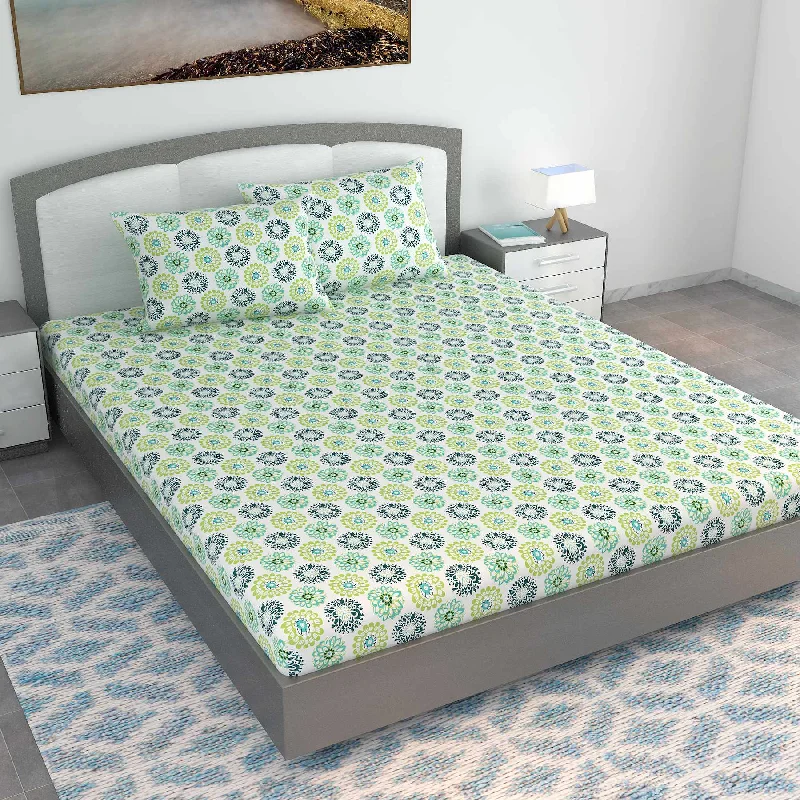 Polyester - Cotton Blend Sheets for Durability and ComfortGreen Dahlia Floral Printed Bedsheet For King Size Bed