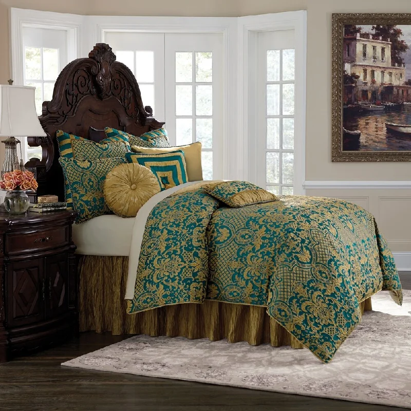 Full - size comforters suitable for full - sized beds in guest rooms or small bedroomsAristocrat 10-Piece Turquoise King Comforter Set