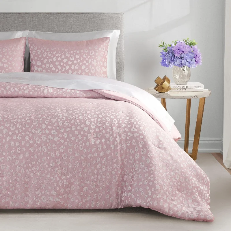 Wool - filled comforters with natural moisture - wicking and temperature - regulating featuresJuicy Couture Sparkle Cheetah Jaquard Comforter Sets