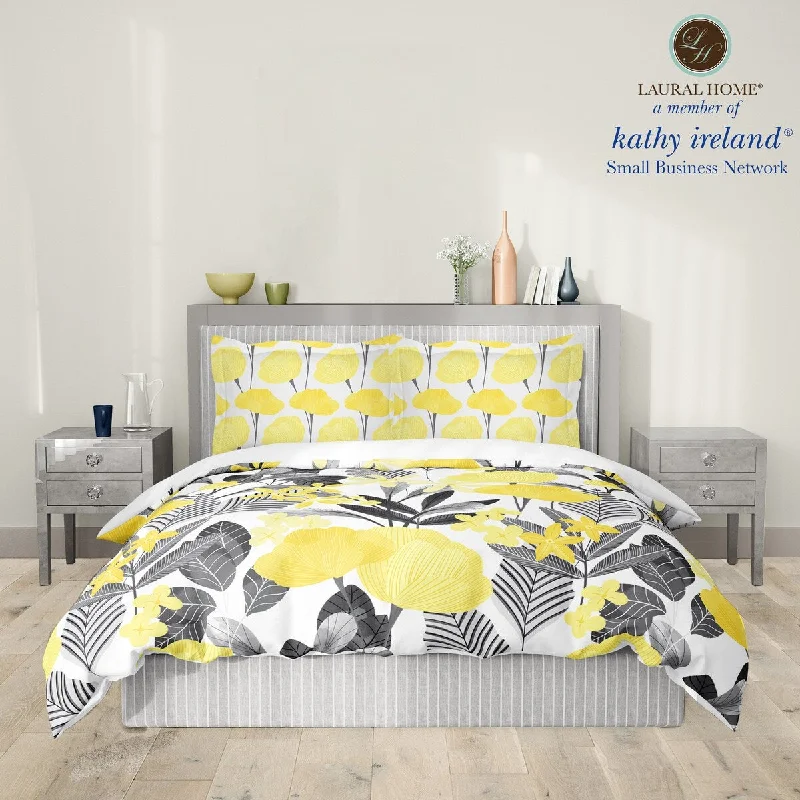 King - size comforters to fit large king - sized beds perfectlyLaural Home kathy ireland® Small Business Network Member Illuminating Garden Comforter