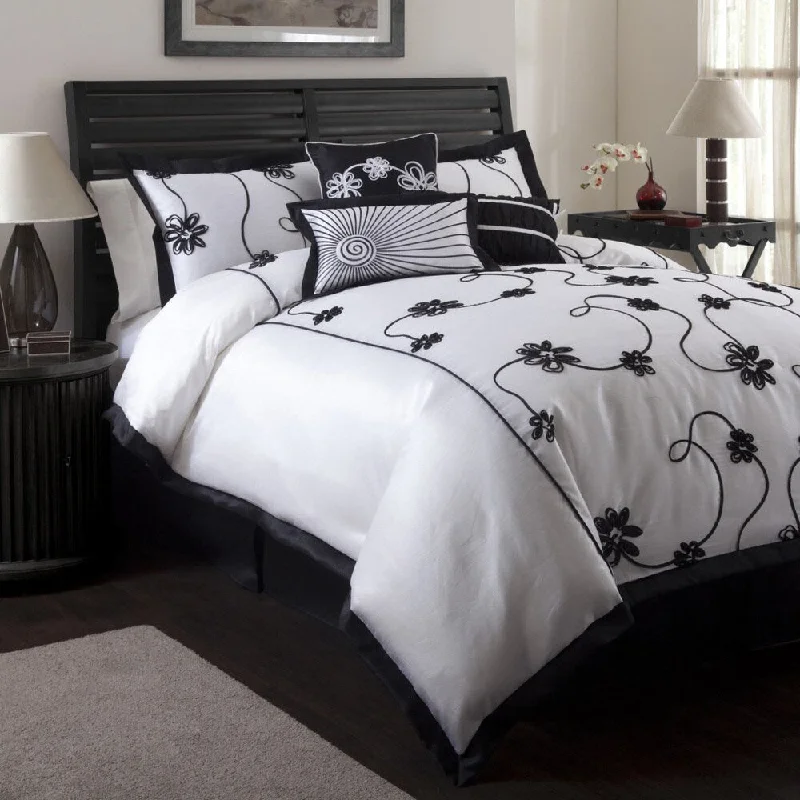 Bamboo - fiber - filled comforters with antibacterial and breathable qualitiesLush Decor 'Milione Fiori' 7-piece Full-size Comforter Set - Black/White