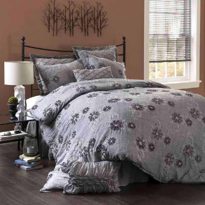 Down - filled comforters for supreme warmth and lightnessLush Decor Sara 3-piece Comforter Set