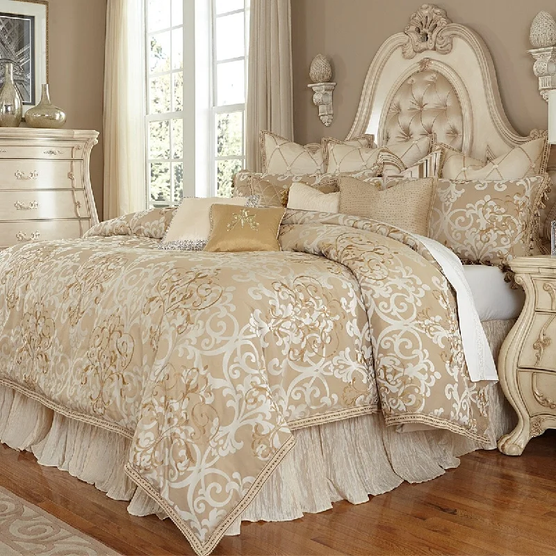 Latex - filled comforters with a bouncy texture and good supportMichael Amini Luxembourg 13-piece Comforter Set